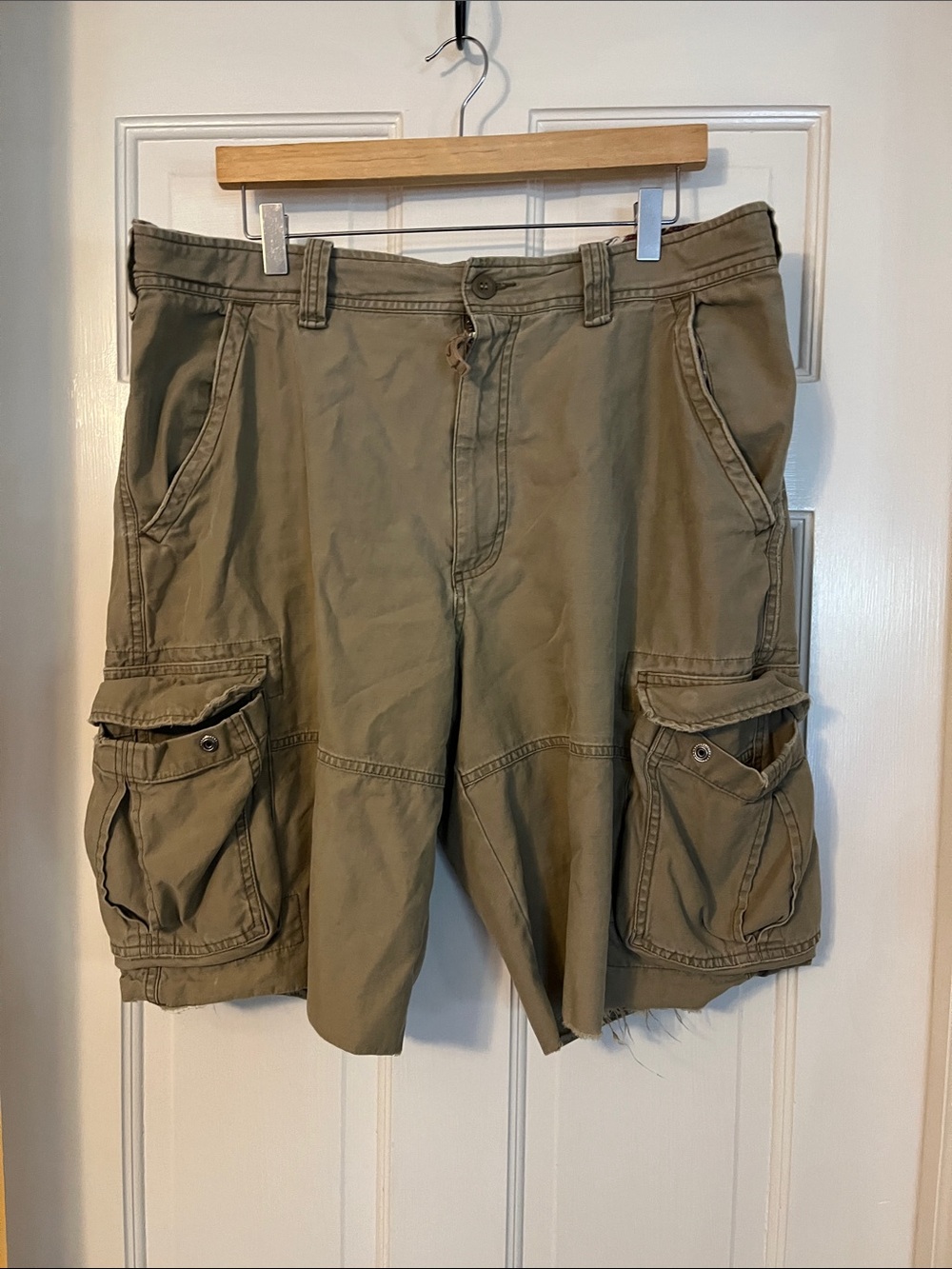 Old Navy Olive Cargo Shorts - Classic Green